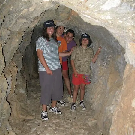 בית נופש Homeberry, Traditional Stone House In *